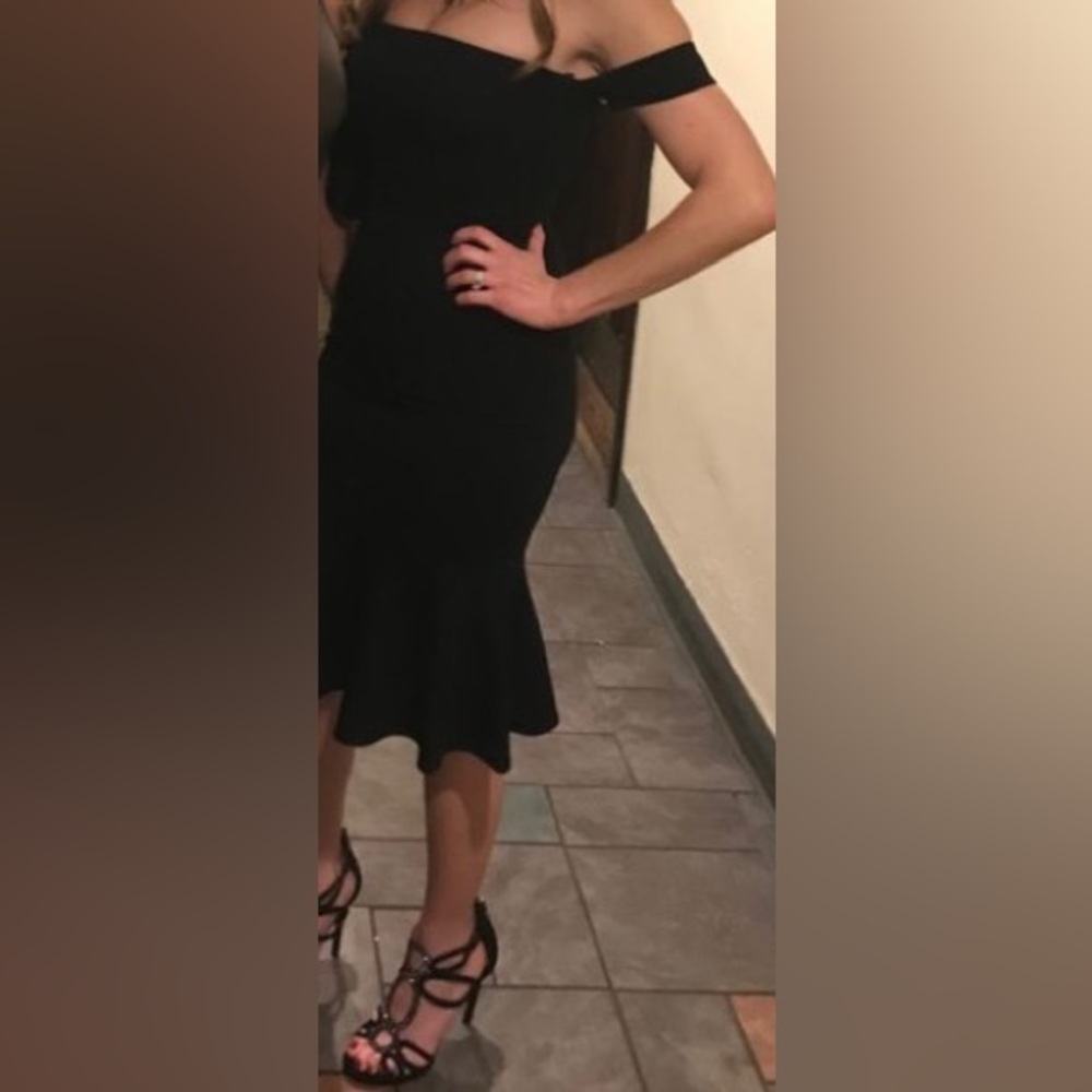 Black off the shoulder dress size small
